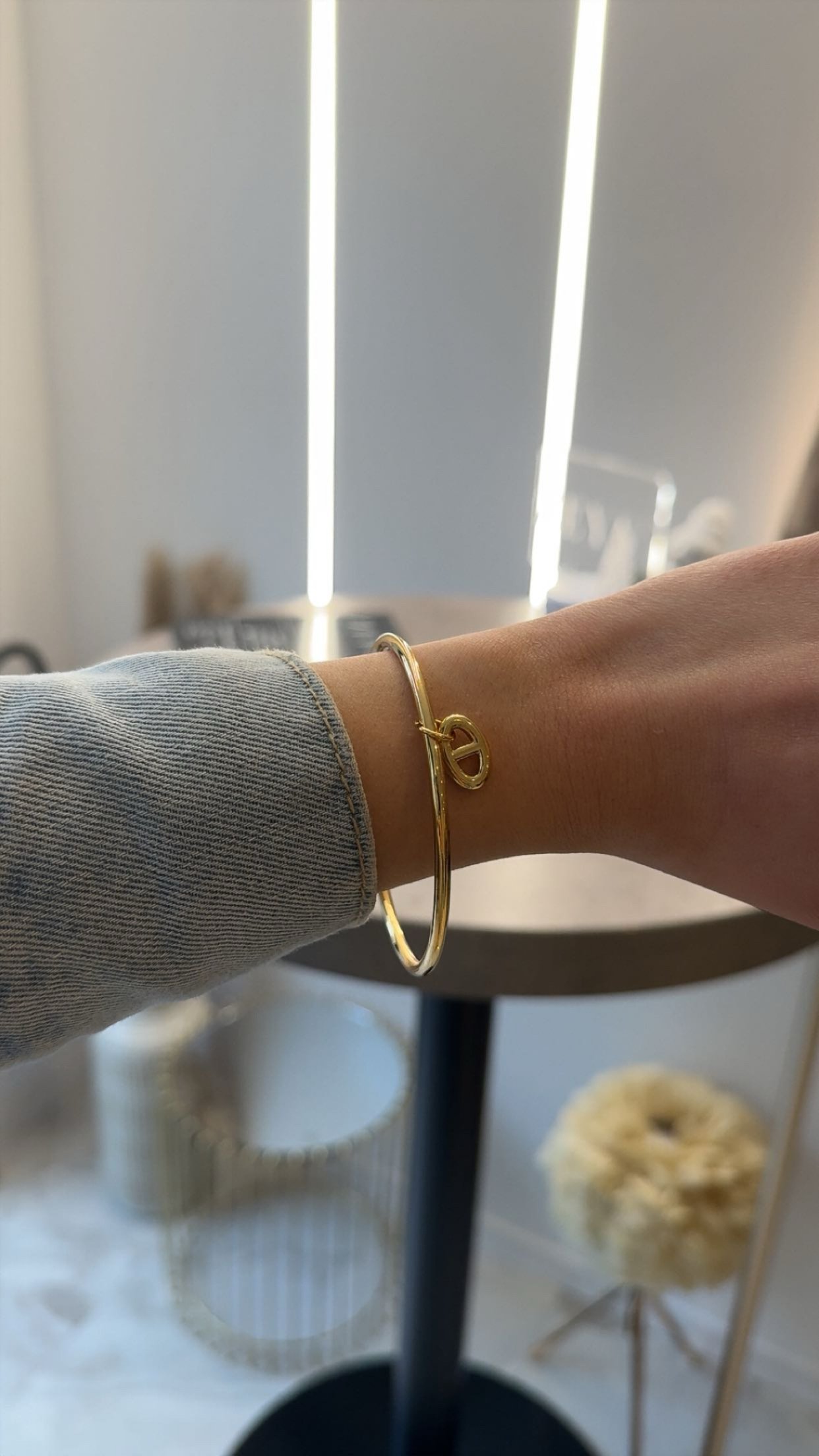 Bracelet jonc ornée de boucle en acier inoxydable